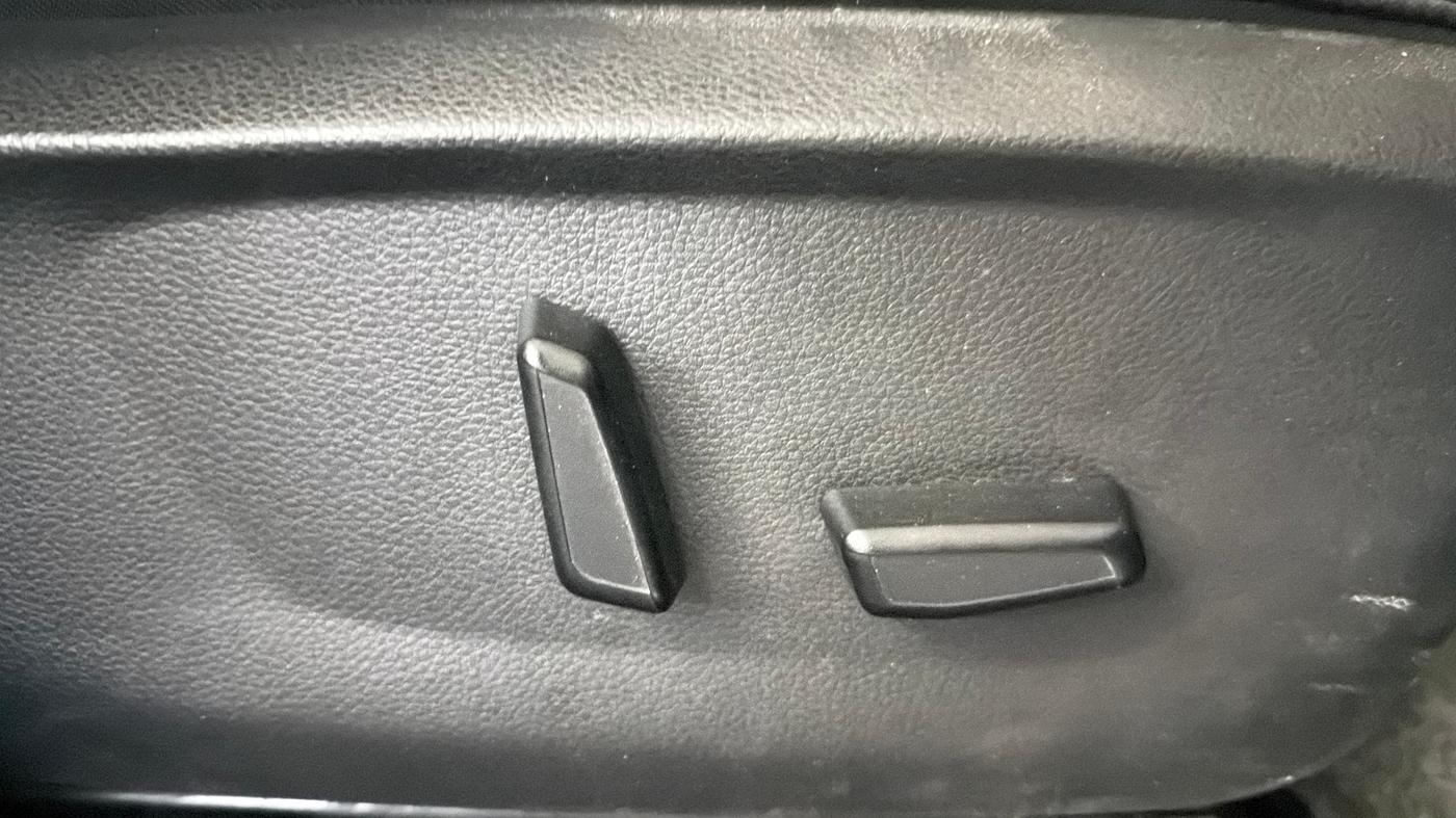2023 KIA SELTOS  X LINE 1.5 TURBO PETROL DCT, Petrol, Automatic, 55,195 km, Driver Side Adjustment Panel