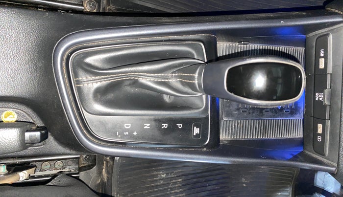 2023 Hyundai NEW I20 ASTA (O) 1.2 AT, Petrol, Automatic, 35,729 km, Gear Lever