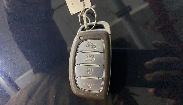 2023 Hyundai NEW I20 ASTA (O) 1.2 AT, Petrol, Automatic, 35,729 km, Key Close Up