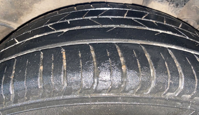 2023 Hyundai NEW I20 ASTA (O) 1.2 AT, Petrol, Automatic, 35,729 km, Left Rear Tyre Tread