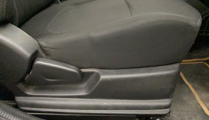 2017 Renault Kwid RXT 1.0 AMT (O), Petrol, Automatic, 36,588 km, Driver Side Adjustment Panel