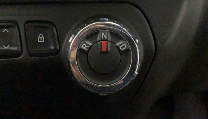2017 Renault Kwid RXT 1.0 AMT (O), Petrol, Automatic, 36,588 km, Gear Lever