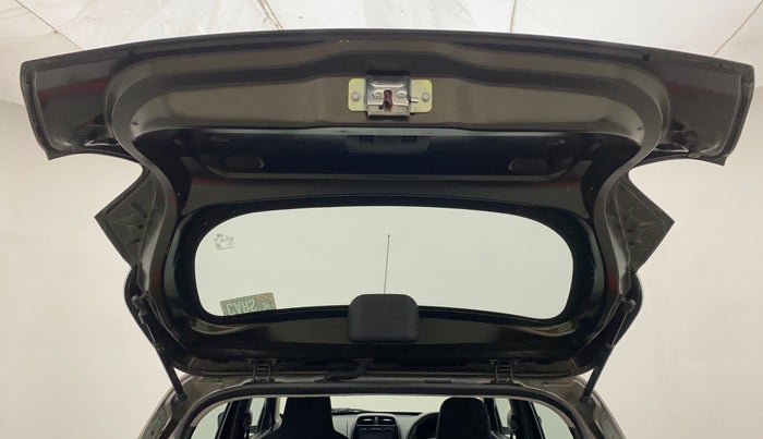 2017 Renault Kwid RXT 1.0 AMT (O), Petrol, Automatic, 36,588 km, Boot Door Open