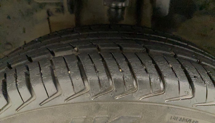 2017 Renault Kwid RXT 1.0 AMT (O), Petrol, Automatic, 36,588 km, Left Front Tyre Tread