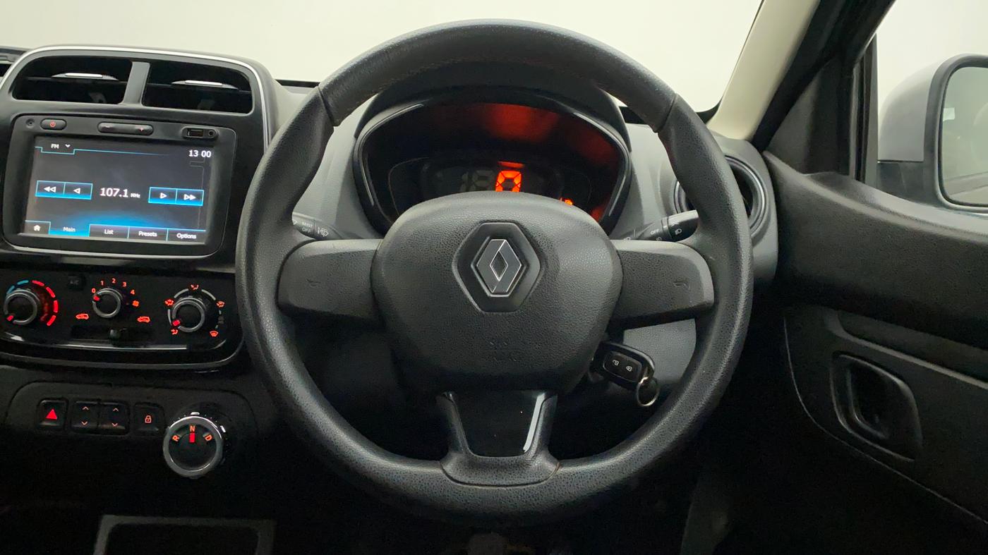 2017 Renault Kwid RXT 1.0 AMT (O), Petrol, Automatic, 36,588 km, Steering Wheel Close Up