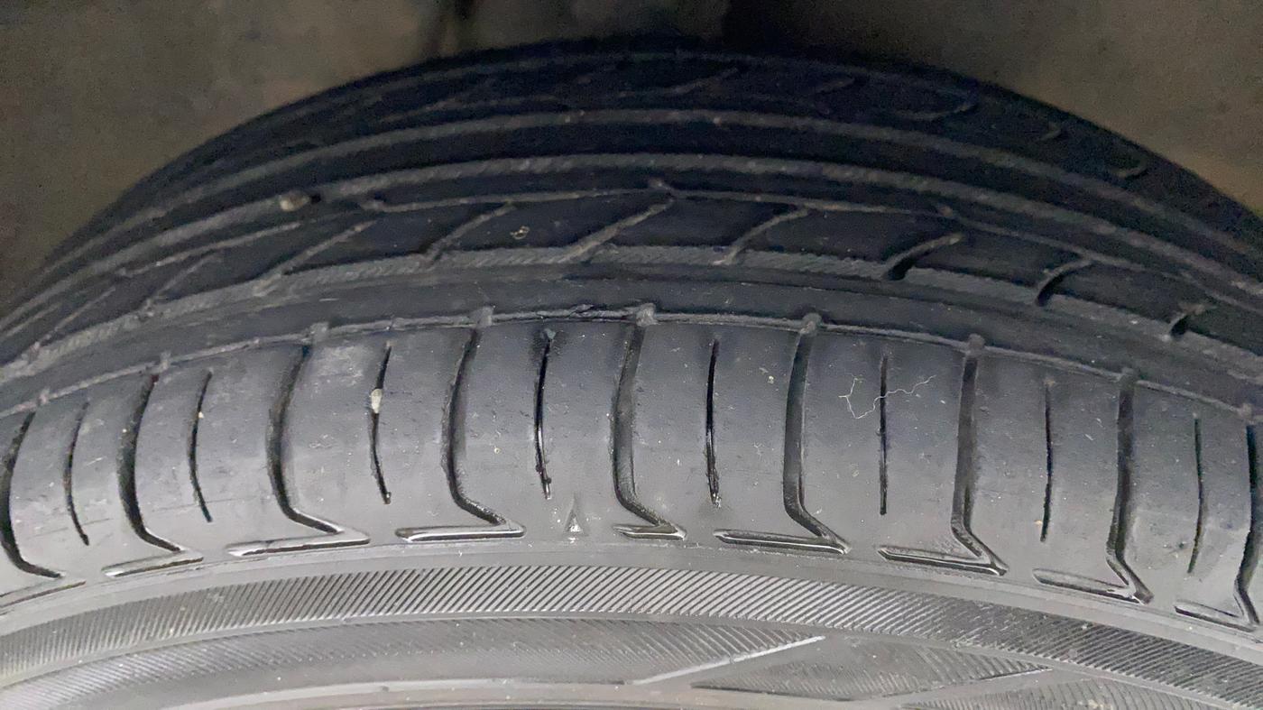 2015 Maruti Alto K10 VXI, Petrol, Manual, 63,536 km, Right Front Tyre Tread
