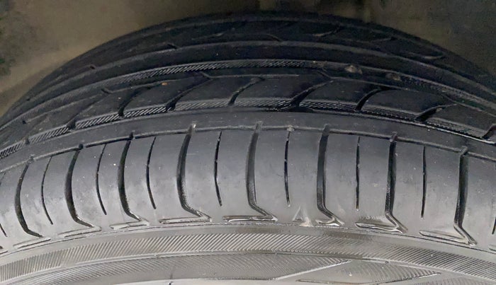 2015 Maruti Alto K10 VXI, Petrol, Manual, 63,536 km, Left Front Tyre Tread