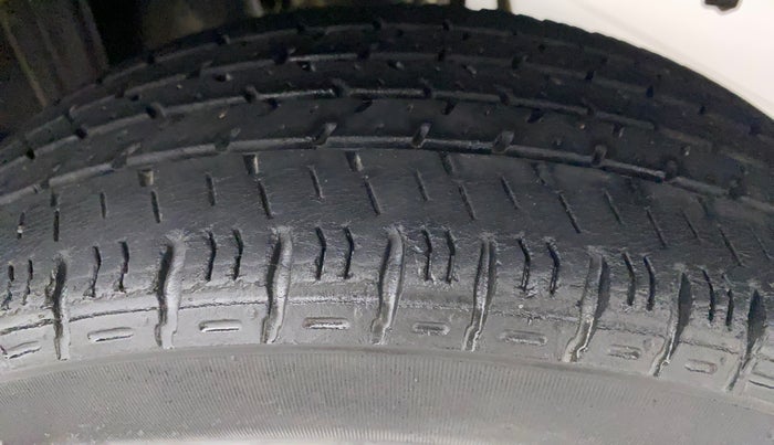 2015 Maruti Alto K10 VXI, Petrol, Manual, 63,536 km, Left Rear Tyre Tread