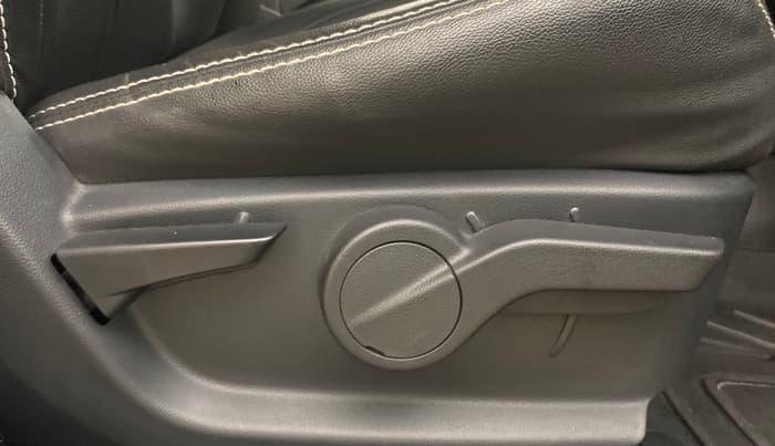 2022 Mahindra Thar LX PETROL HT 4WD AT, Petrol, Automatic, 18,128 km, Driver Side Adjustment Panel