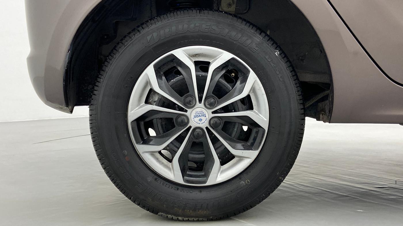 2017 Tata Tiago XE 1.2 REVOTRON, Petrol, Manual, 7,719 km, Right Rear Wheel