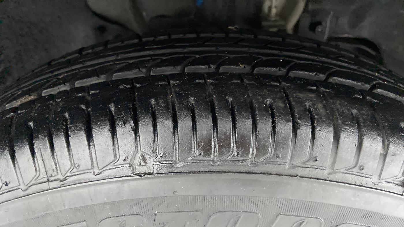 2017 Tata Tiago XE 1.2 REVOTRON, Petrol, Manual, 7,719 km, Right Front Tyre Tread