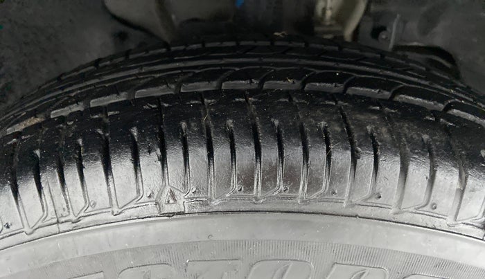 2017 Tata Tiago XE 1.2 REVOTRON, Petrol, Manual, 7,719 km, Right Front Tyre Tread