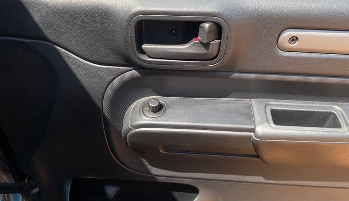 2022 Mahindra Thar LX HT PETROL 4WD MT, Petrol, Manual, 23,396 km, Driver Side Door Panels Control