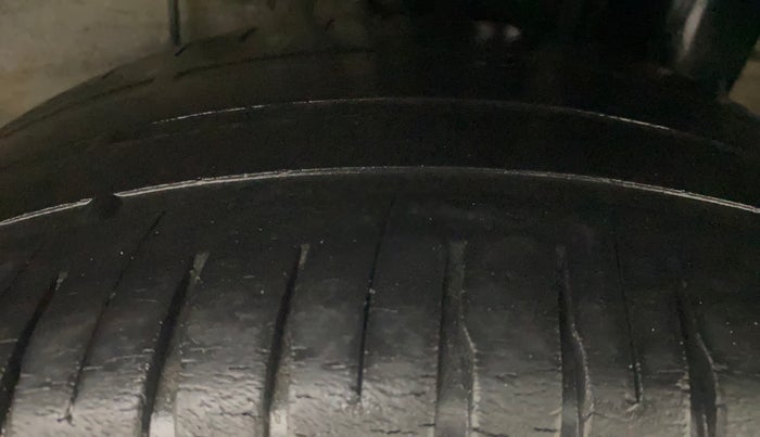 2014 Hyundai Elite i20 ASTA 1.2, Petrol, Manual, 1,14,706 km, Left Rear Tyre Tread