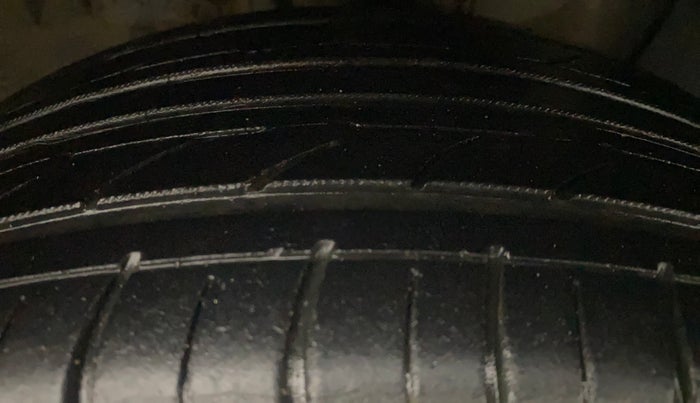 2014 Hyundai Elite i20 ASTA 1.2, Petrol, Manual, 1,14,706 km, Right Front Tyre Tread