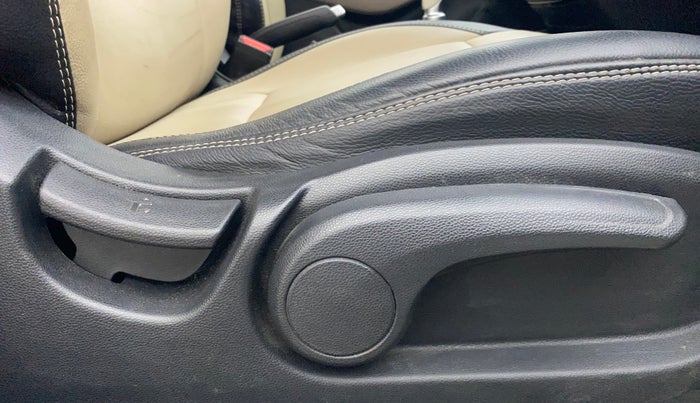 2014 Hyundai Elite i20 ASTA 1.2, Petrol, Manual, 1,14,706 km, Driver Side Adjustment Panel