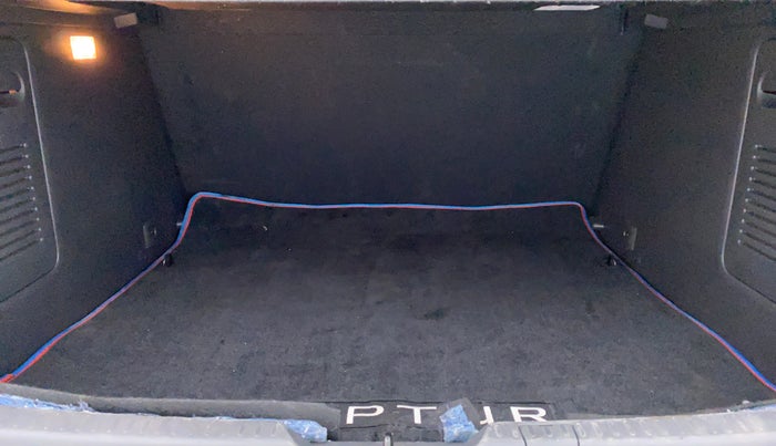 2017 Renault Captur PLATINE DUAL TONE, Diesel, Manual, 16,213 km, Boot Inside View