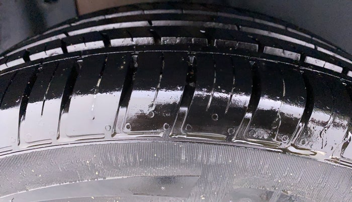 2017 Renault Captur PLATINE DUAL TONE, Diesel, Manual, 16,213 km, Right Rear Tyre Tread