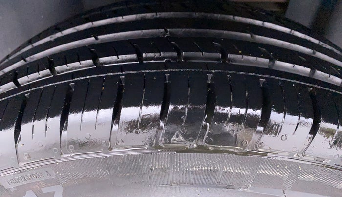 2017 Renault Captur PLATINE DUAL TONE, Diesel, Manual, 16,213 km, Left Rear Tyre Tread