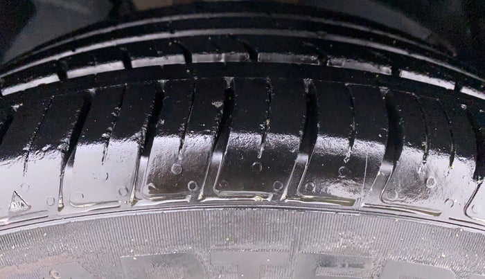 2017 Renault Captur PLATINE DUAL TONE, Diesel, Manual, 16,213 km, Right Front Tyre Tread