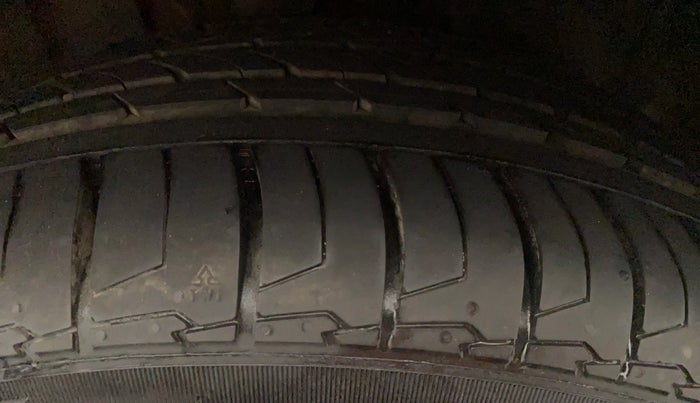 2020 Tata ALTROZ XZ PETROL, Petrol, Manual, 48,175 km, Right Front Tyre Tread