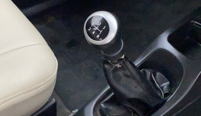 2014 Maruti Wagon R 1.0 LXI CNG, CNG, Manual, 98,017 km, Gear lever - Boot cover slightly torn