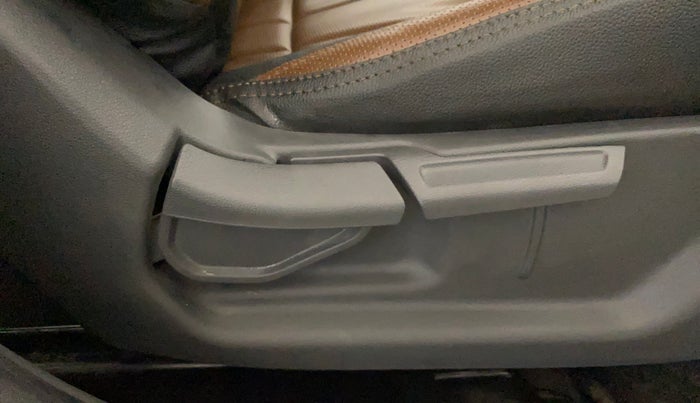 2022 Hyundai GRAND I10 NIOS SPORTZ 1.2 KAPPA VTVT, Petrol, Manual, 31,861 km, Driver Side Adjustment Panel