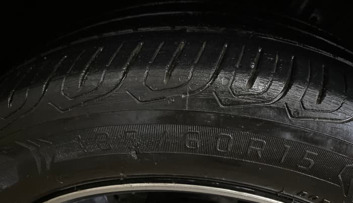 2014 Volkswagen Polo COMFORTLINE 1.2L PETROL, Petrol, Manual, 1,06,944 km, Left Front Tyre Tread