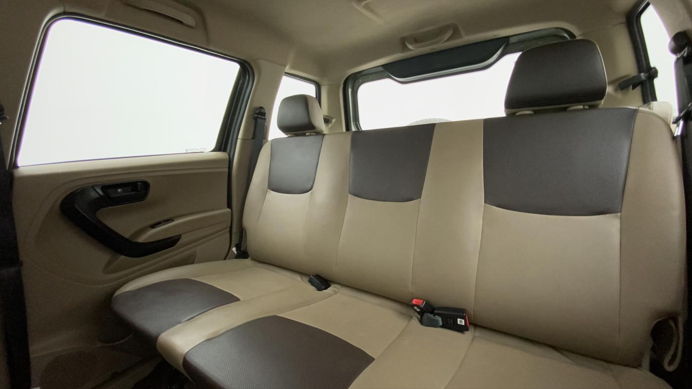 2021 Mahindra BOLERO NEO N 4, Diesel, Manual, 28,449 km, Right Side Rear Door Cabin
