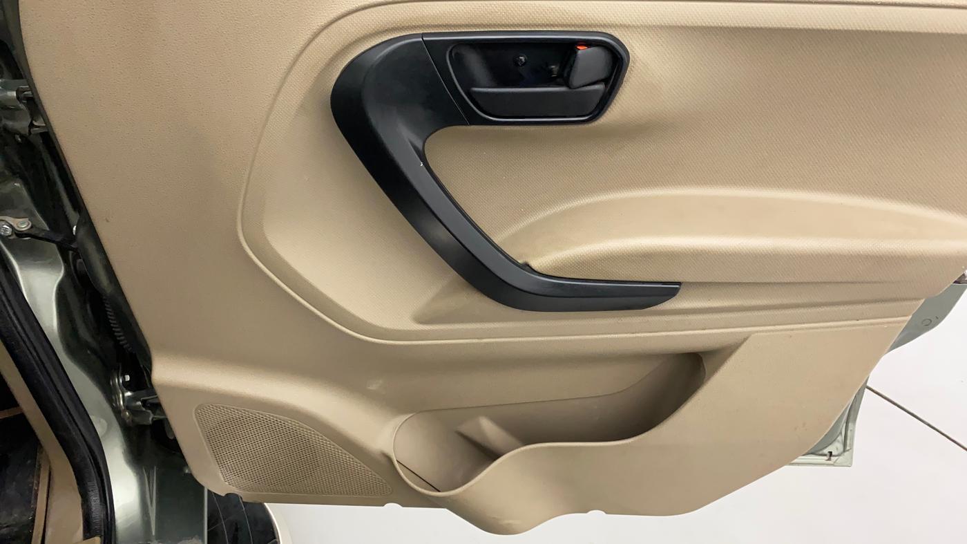 2021 Mahindra BOLERO NEO N 4, Diesel, Manual, 28,449 km, Driver Side Door Panels Control