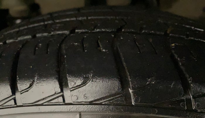 2021 Mahindra BOLERO NEO N 4, Diesel, Manual, 28,449 km, Left Front Tyre Tread