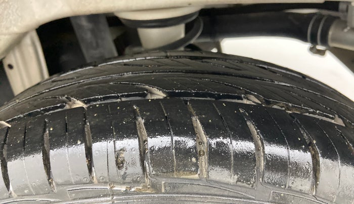 2010 Maruti Alto LXI, Petrol, Manual, 8,765 km, Left Rear Tyre Tread