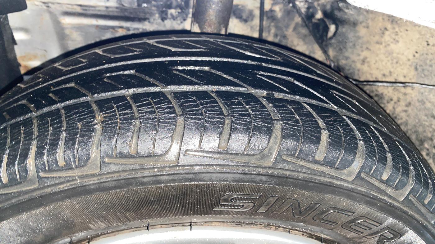 2013 Toyota Etios Liva GD, Diesel, Manual, 76,654 km, Left Front Tyre Tread
