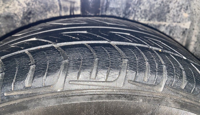 2013 Toyota Etios Liva GD, Diesel, Manual, 76,654 km, Right Front Tyre Tread