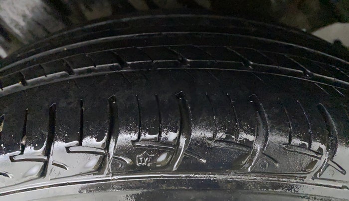 2013 Maruti Ertiga VXI, Petrol, Manual, 57,776 km, Right Front Tyre Tread