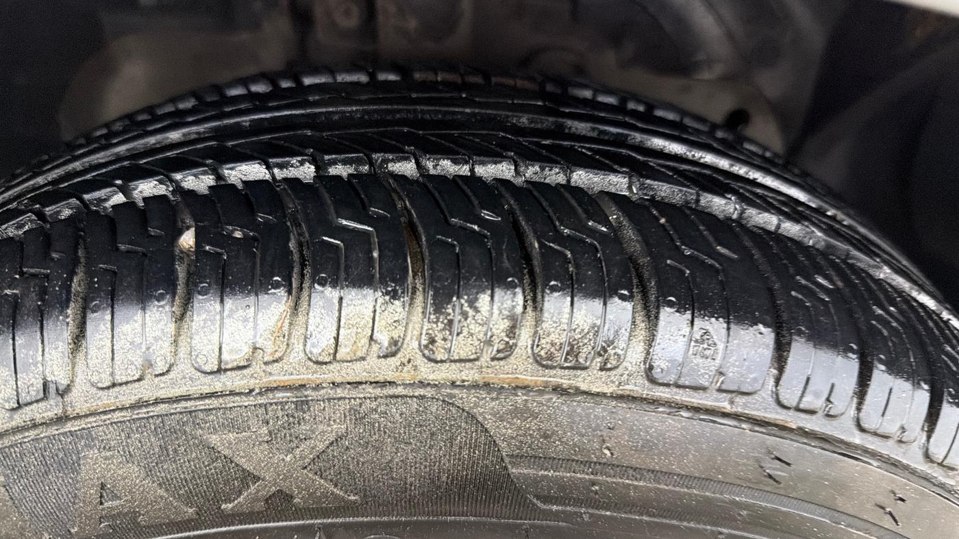 2015 Ford Figo Aspire TITANIUM 1.5 PETROL AT, Petrol, Automatic, 91,741 km, Right Front Tyre Tread