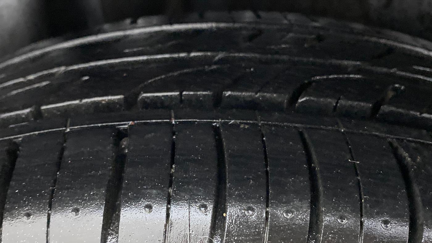 2014 Volkswagen Polo GT TSI 1.2 PETROL AT, Petrol, Automatic, 51,863 km, Right Rear Tyre Tread