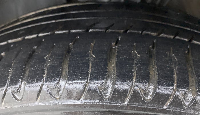 2014 Volkswagen Polo GT TSI 1.2 PETROL AT, Petrol, Automatic, 51,863 km, Left Front Tyre Tread