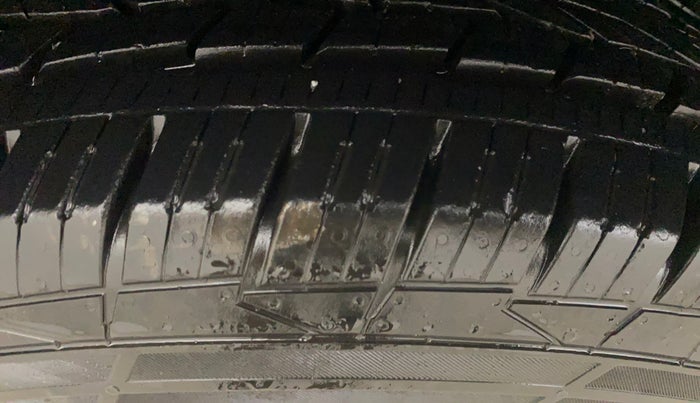 2014 Renault Duster 85 PS RXL DIESEL, Diesel, Manual, 1,03,375 km, Right Rear Tyre Tread