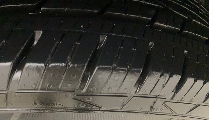 2014 Renault Duster 85 PS RXL DIESEL, Diesel, Manual, 1,03,375 km, Left Rear Tyre Tread