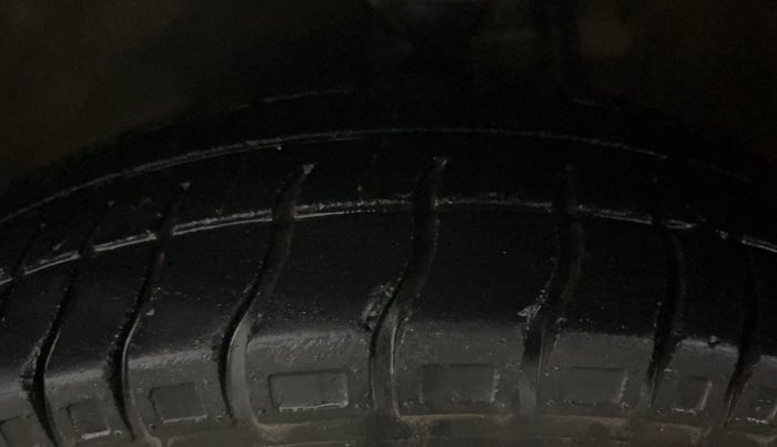 2018 Maruti Alto 800 LXI, Petrol, Manual, 34,725 km, Left Front Tyre Tread