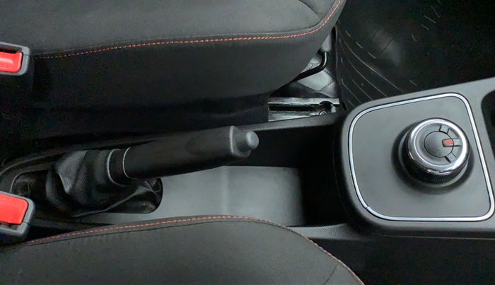 2021 Renault Kwid 1.0 RXT Opt AT, Petrol, Automatic, 1,060 km, Gear Lever