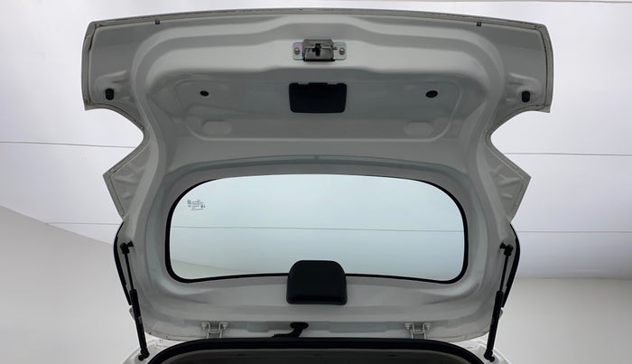 2021 Renault Kwid 1.0 RXT Opt AT, Petrol, Automatic, 1,060 km, Boot Door Open