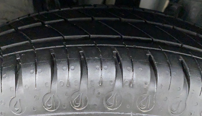 2021 Renault Kwid 1.0 RXT Opt AT, Petrol, Automatic, 1,060 km, Left Rear Tyre Tread
