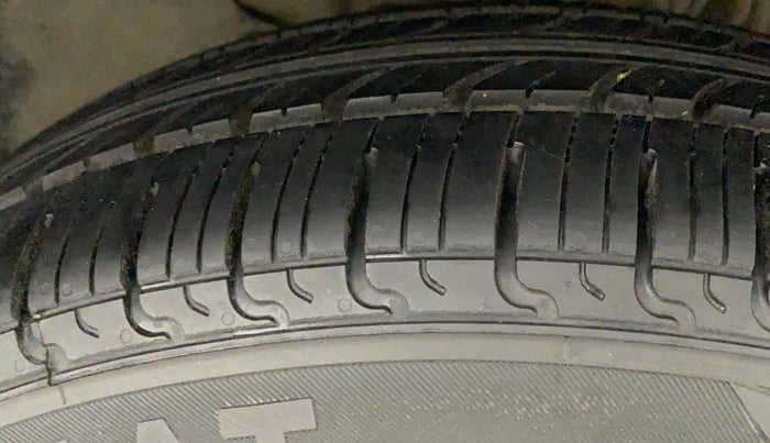 2018 Tata Tiago XZA PETROL, Petrol, Automatic, 1,12,133 km, Right Front Tyre Tread