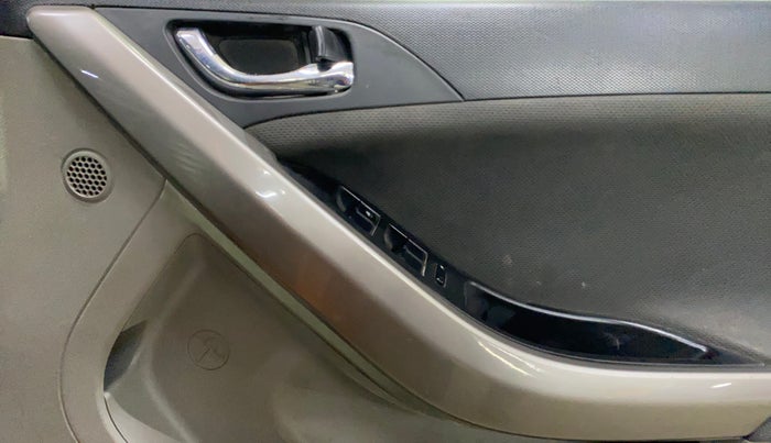 2018 Tata NEXON XZ PLUS DIESEL, Diesel, Manual, 1,08,811 km, Driver Side Door Panels Control