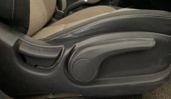 2016 Hyundai Elite i20 SPORTZ 1.2, Petrol, Manual, 99,270 km, Driver Side Adjustment Panel