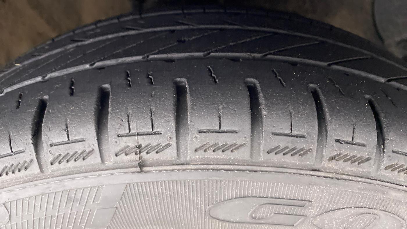 2018 Hyundai Grand i10 Magna 1.2 AT  VTVT, Petrol, Automatic, 27,144 km, Right Front Tyre Tread