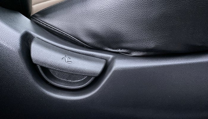 2018 Hyundai Grand i10 Magna 1.2 AT  VTVT, Petrol, Automatic, 27,144 km, Driver Side Adjustment Panel