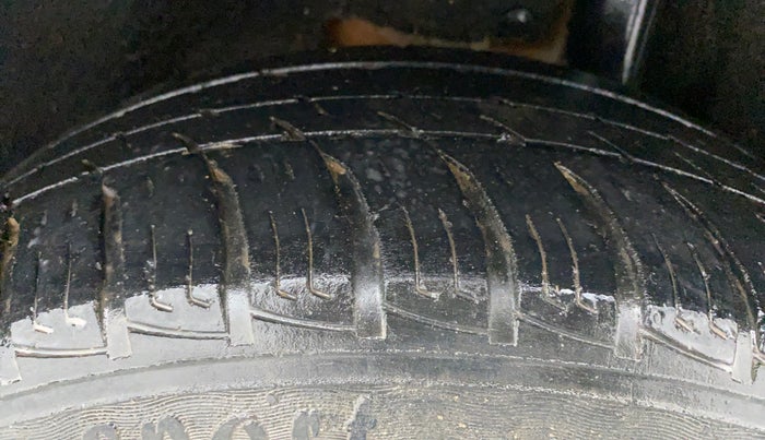 2018 Maruti Vitara Brezza VDI AMT, Diesel, Automatic, 79,787 km, Left Rear Tyre Tread